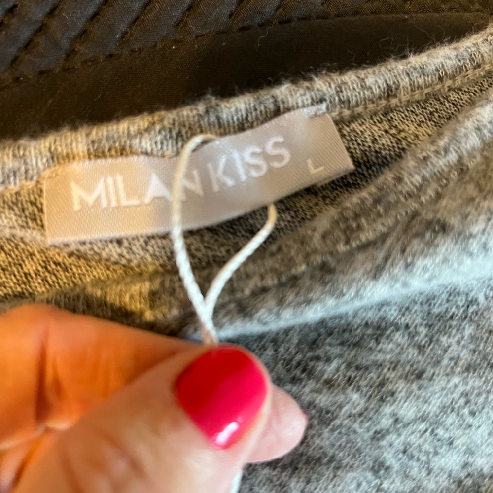 NWT CUTE MILAN KISS BLING COLD SHOULDER SHIRT SIZE LARGE - Picture 2 of 5